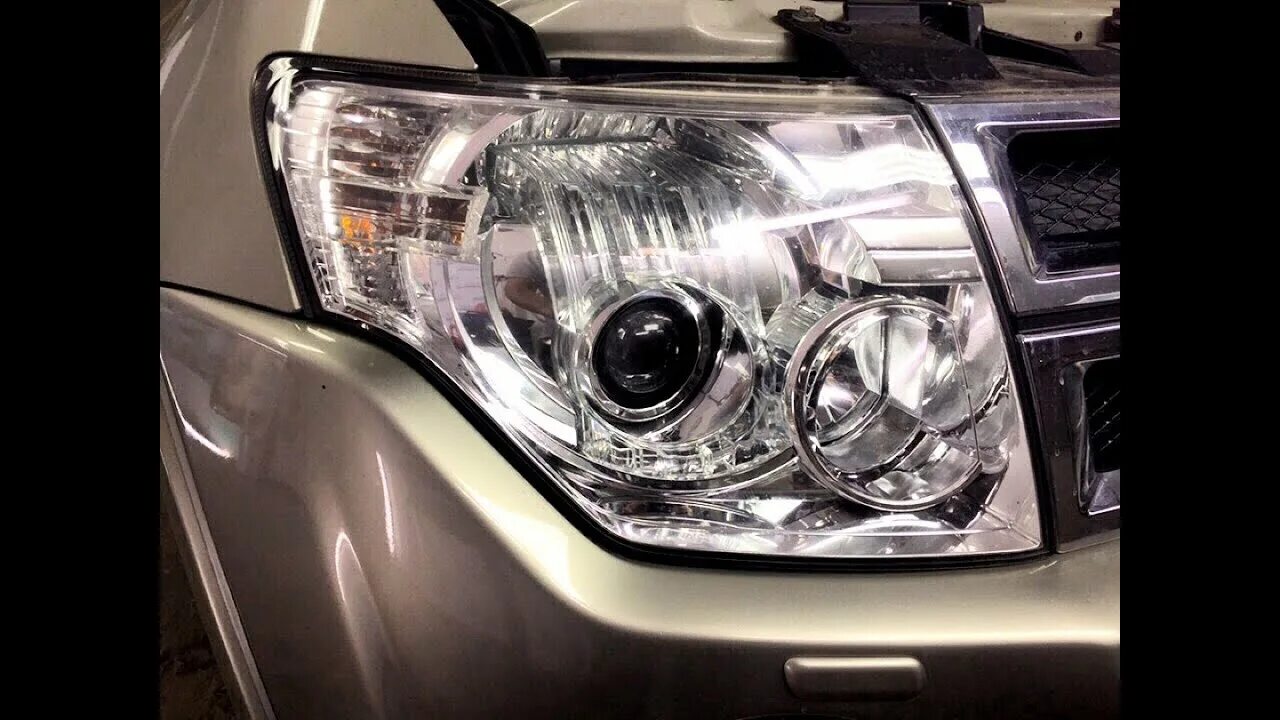Pajero 4 ангельские глазки. Линзы в фары паджеро 4. Доп линзы на паджеро 4. Би галоген линзы митсубиси паджеро 4. Светодиодные фары на митсубиси паджеро 4.
