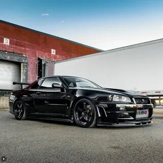 Nissan skyline black