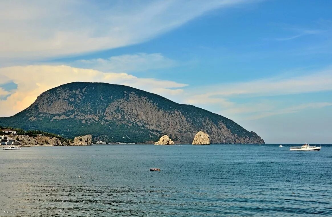 Гора над артеком. Гора Аю-Даг медведь-гора. Гора медведь в Крыму. Гурзуф медведь гора. Гора аюдаг в Крыму.