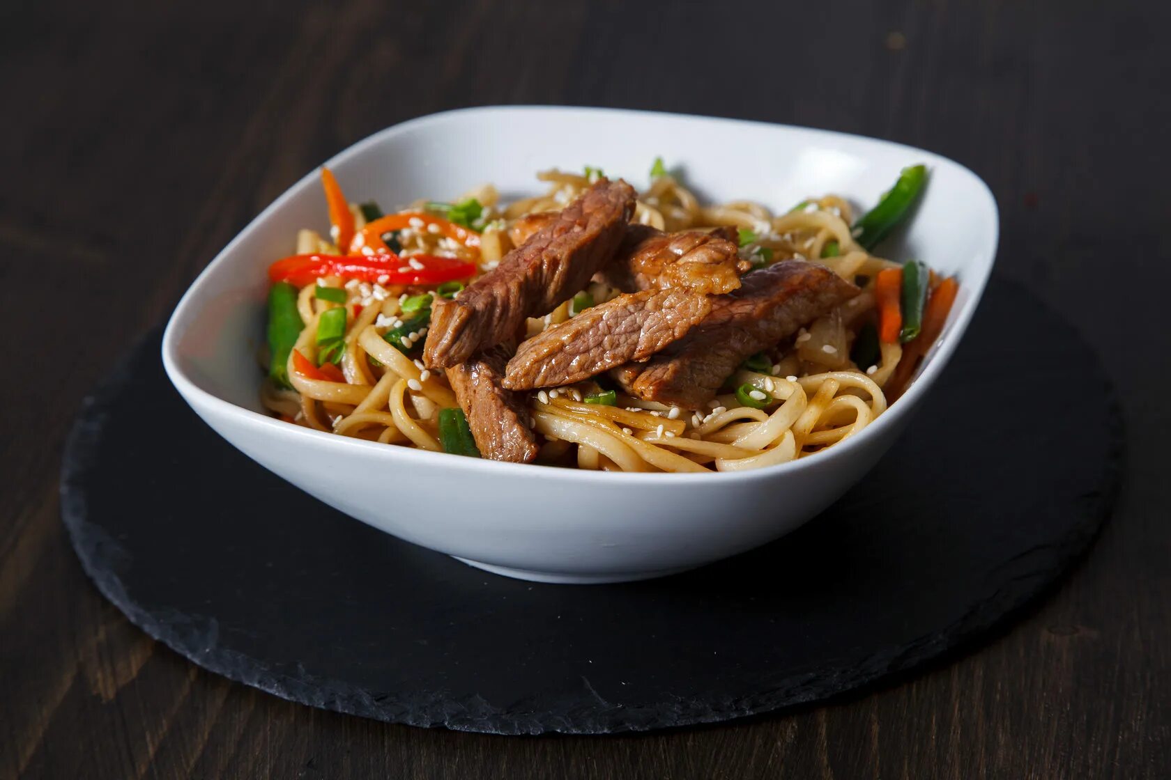 Вок го. Wok с говядиной. кукси с говядиной. вок-216 (leaf). вог с говялиной.