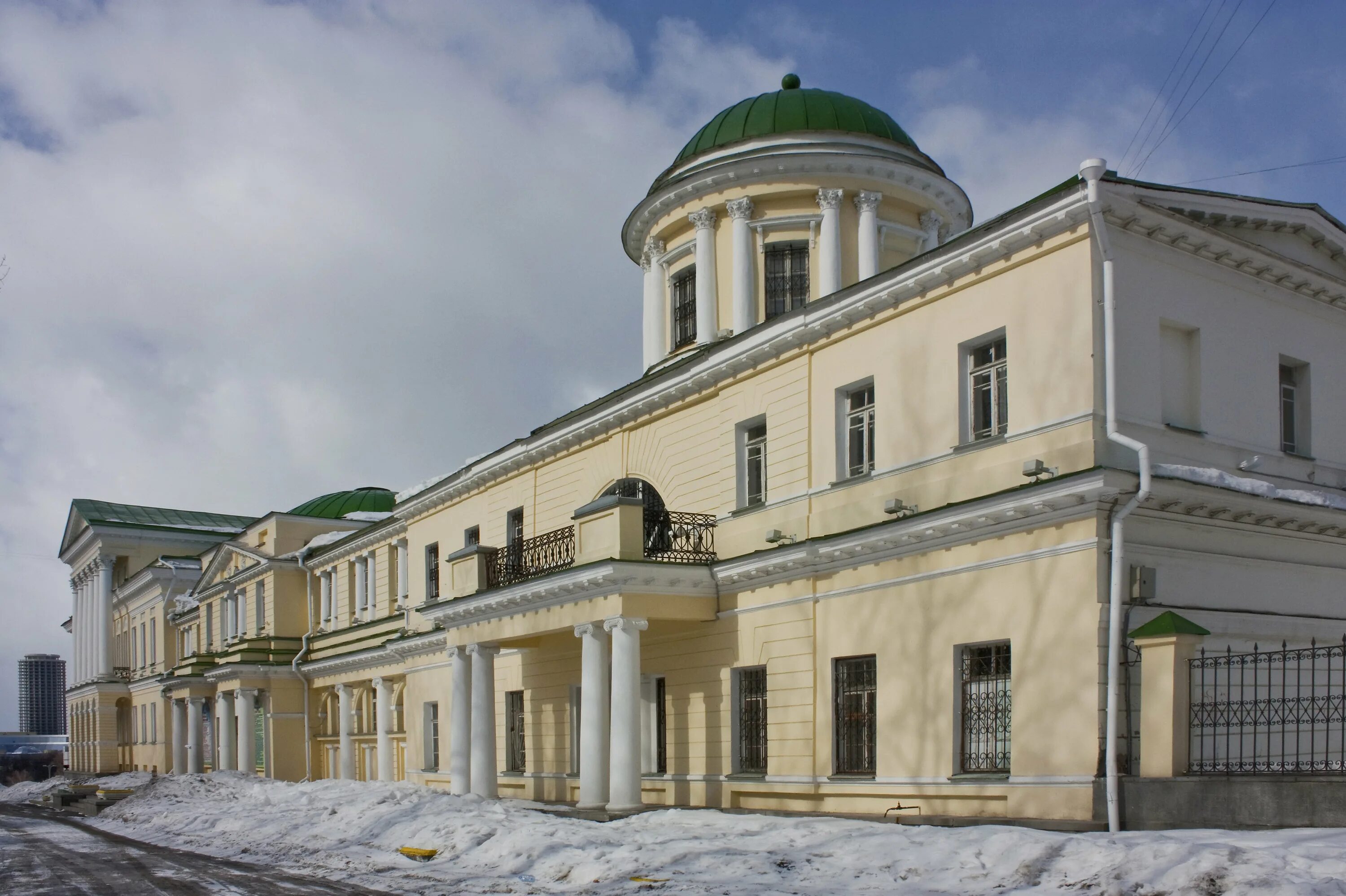 Усадьба харитоновых екатеринбург. Усадьба Расторгуева-Харитонова. Усадьба Расторгуевых Харитоновых Екатеринбург. Дом Харитонова Расторгуева Екатеринбург. Усадьба Харитонова-Расторгуева Екатеринбург зимой.