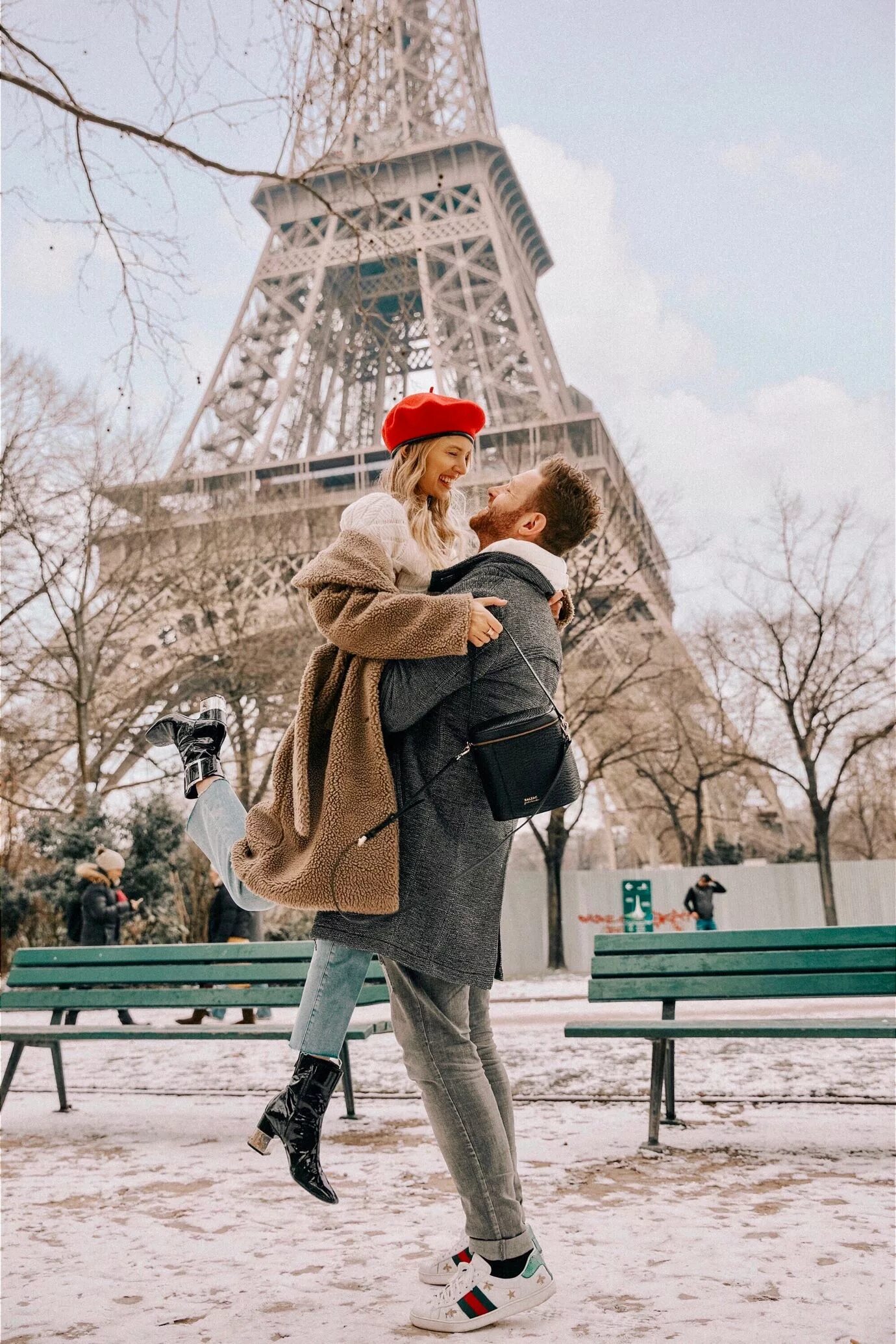 Фотосессия в париже. Париж зимой. Зимняя фотосессия в Париже. Влюбленные в Париже. Влюбленная пара в Париже.