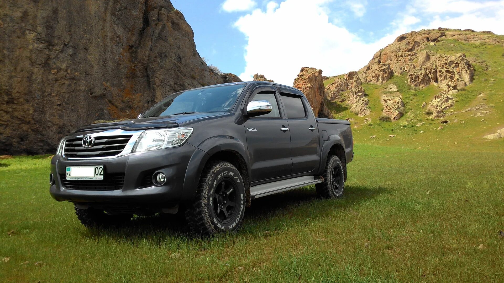 Хайлюкс 7 поколения. Toyota Hilux 2. Toyota Hilux 2.7. Тойота Хайлюкс 7. Toyota Hilux 2014 2.7.