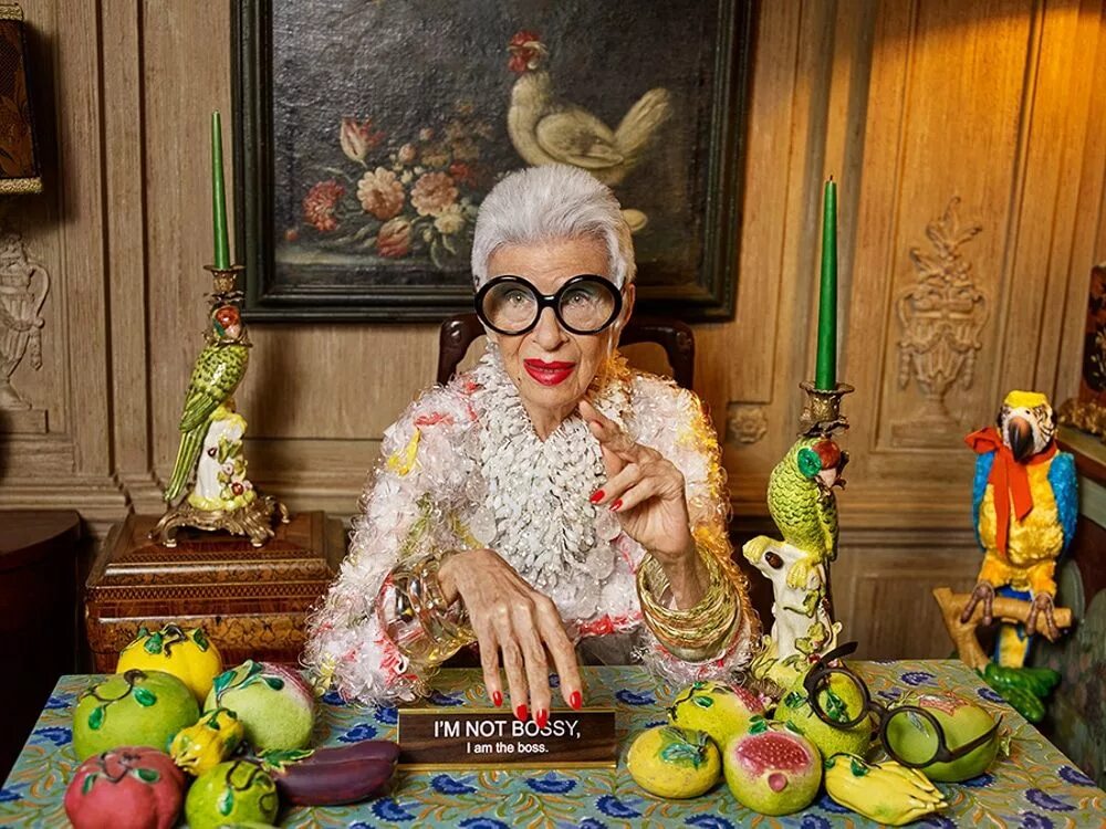 Iris apfel. Айрис Апфель. Модель Айрис Апфель. Дизайнер Айрис Апфель. Модель 100 лет Айрис Апфель.