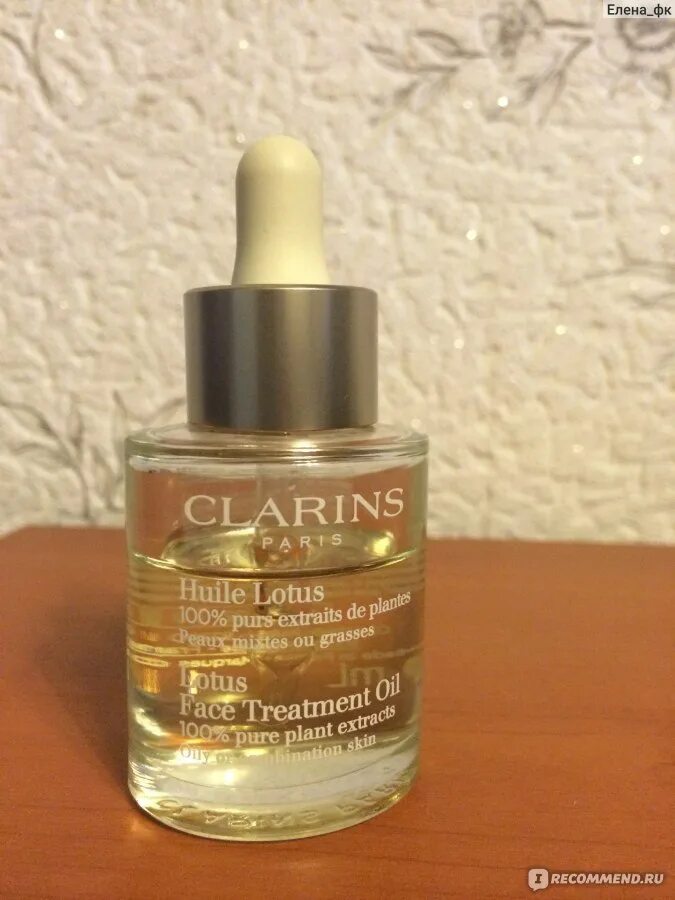 Масло для лица clarins lotus. Масло кларанс для лица отзывы. Масло кларанс для лица отзывы. Масло для лица для сухой или чувствительной кожи santal clarins. Кларанс косметика сыворотка.