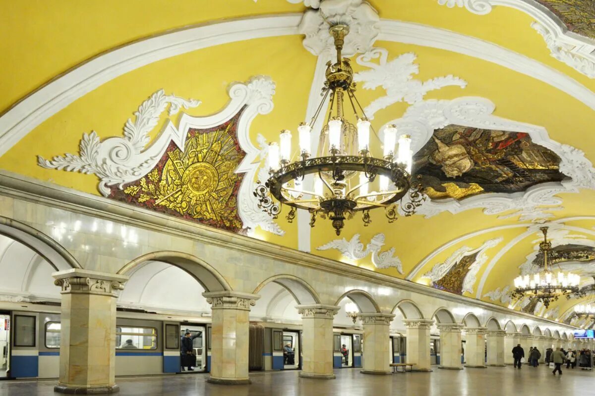 Районы москвы метро комсомольская. Станция комсомольская казанский вокзал. Районы москвы метро комсомольская. Районы москвы метро комсомольская. Комсомольская (станция метро, кольцевая линия).