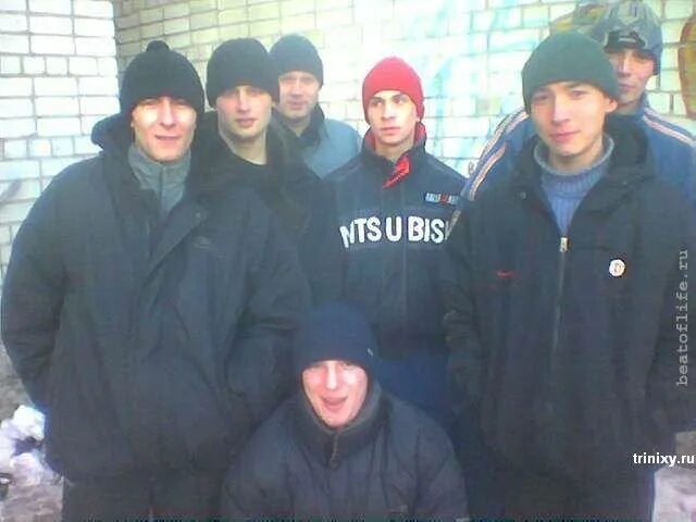 Гопота 90. Со своими пацанами. Фото гопника на аву. Уличные пацаны. Современные гопники.
