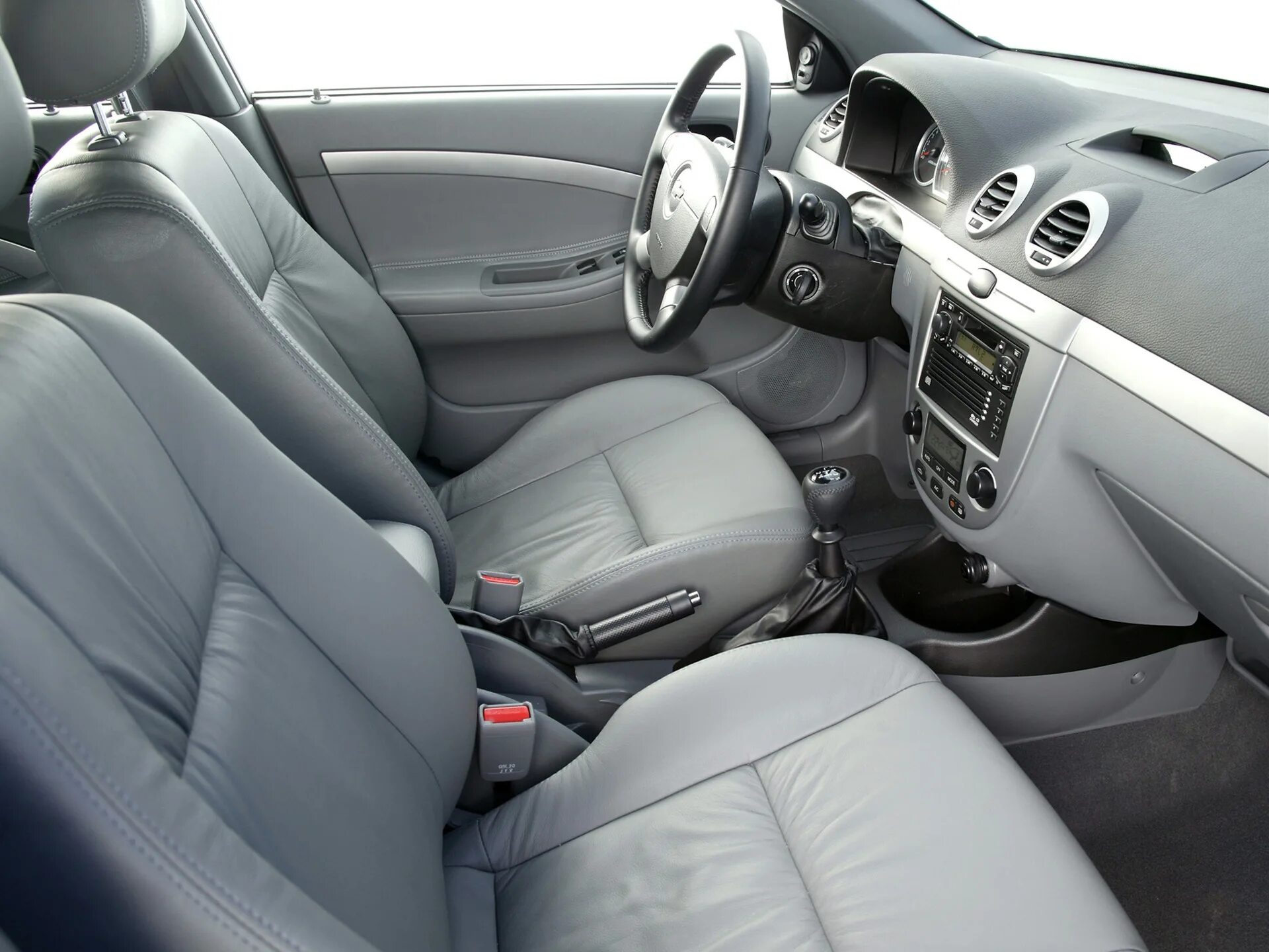 Шевроле лачетти салон фото. Chevrolet lacetti 2008 хэтчбек салон. chevrolet lacetti 2012 салон. chevrolet lacetti хэтчбек салон. лачетти хэтчбек 2008 салон.