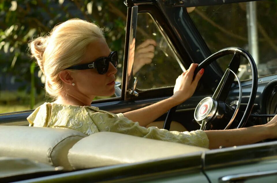 Девушки 2012. Девушка миллера дата выхода. Сиенна миллер фильмы. Люси лью ватсон сериал. Мы – миллеры фильм 2013 эмма робертс.