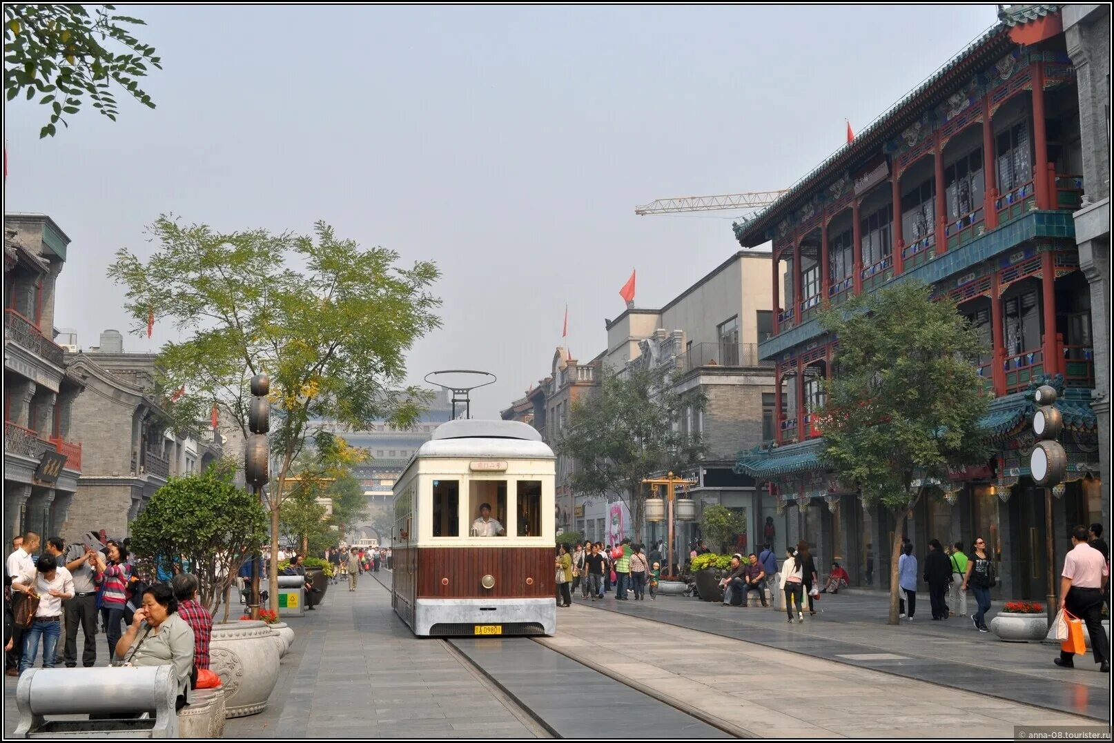 Велосипедисты на улицах пекина. Улица пекина в тбилиси. Ул пекине тбилиси улица. Трамвай на цяньмэнь пекин. Улица пекина в тбилиси.