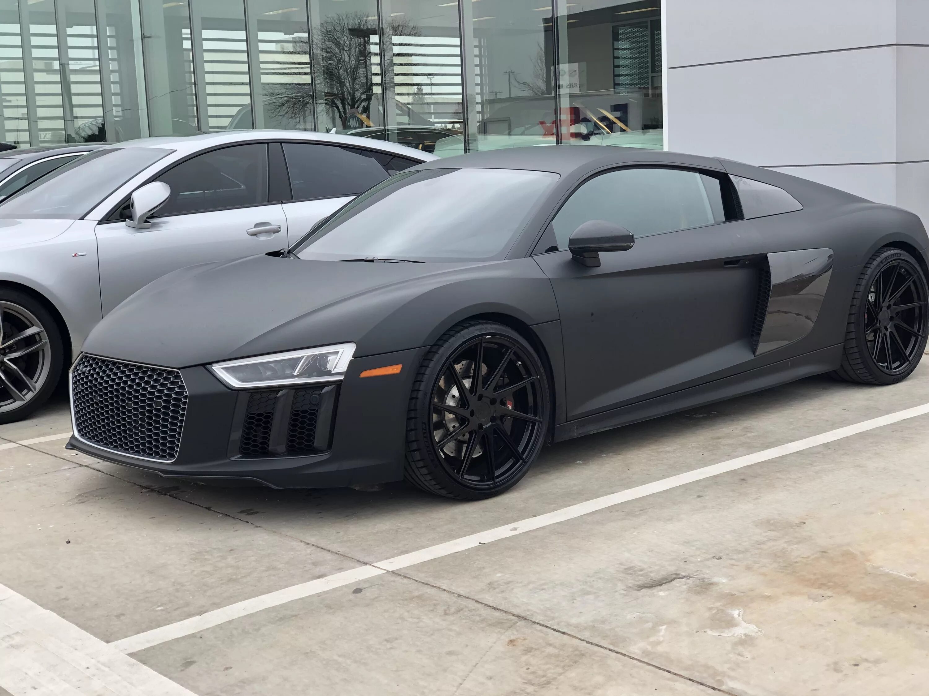 Черный матовый автомобиль. Audi r8 черная. Ауди р8 Black Matte. Audi r8 Black Matte Edition. Ауди r8 черная матовая.