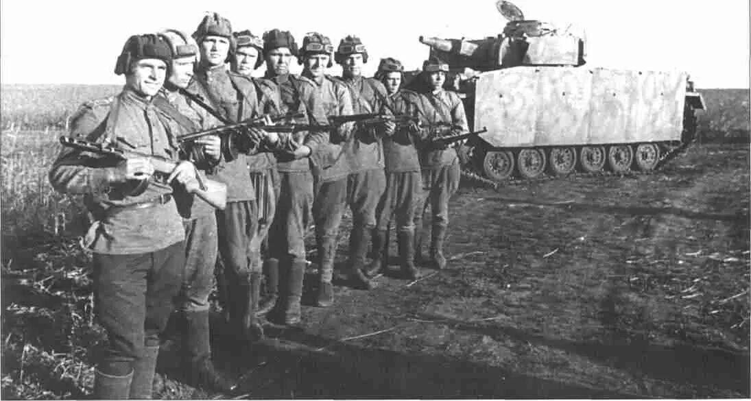 Курская битва июль август 1943. Курская битва разведчики. Танкисты Советской армии 1943.