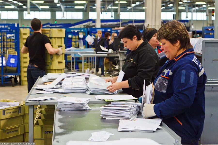 Mail sorting. Сортировка писем на почте. Сортировка почтовых отправлений. Сортировщик почты. Сортировка почта России.