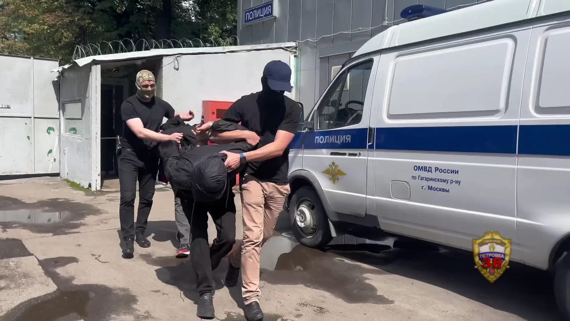 16 нападение. Драки хаос грабеж полиция Россия арт рисунок фон.