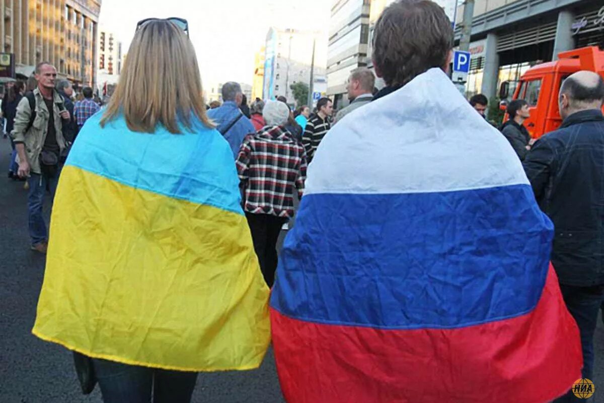 Украинский флаг россия. Украина – это Россия. Русские и украинцы. Русские и украинцы Братские народы. Российский и украинский флаг.