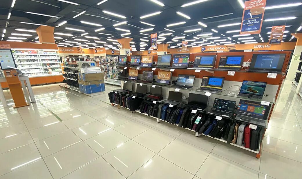 Магазин днс в первоуральске. Dns первоуральск иван. Днс обнинск. Днс первоуральск трубников 52. 1с днс.