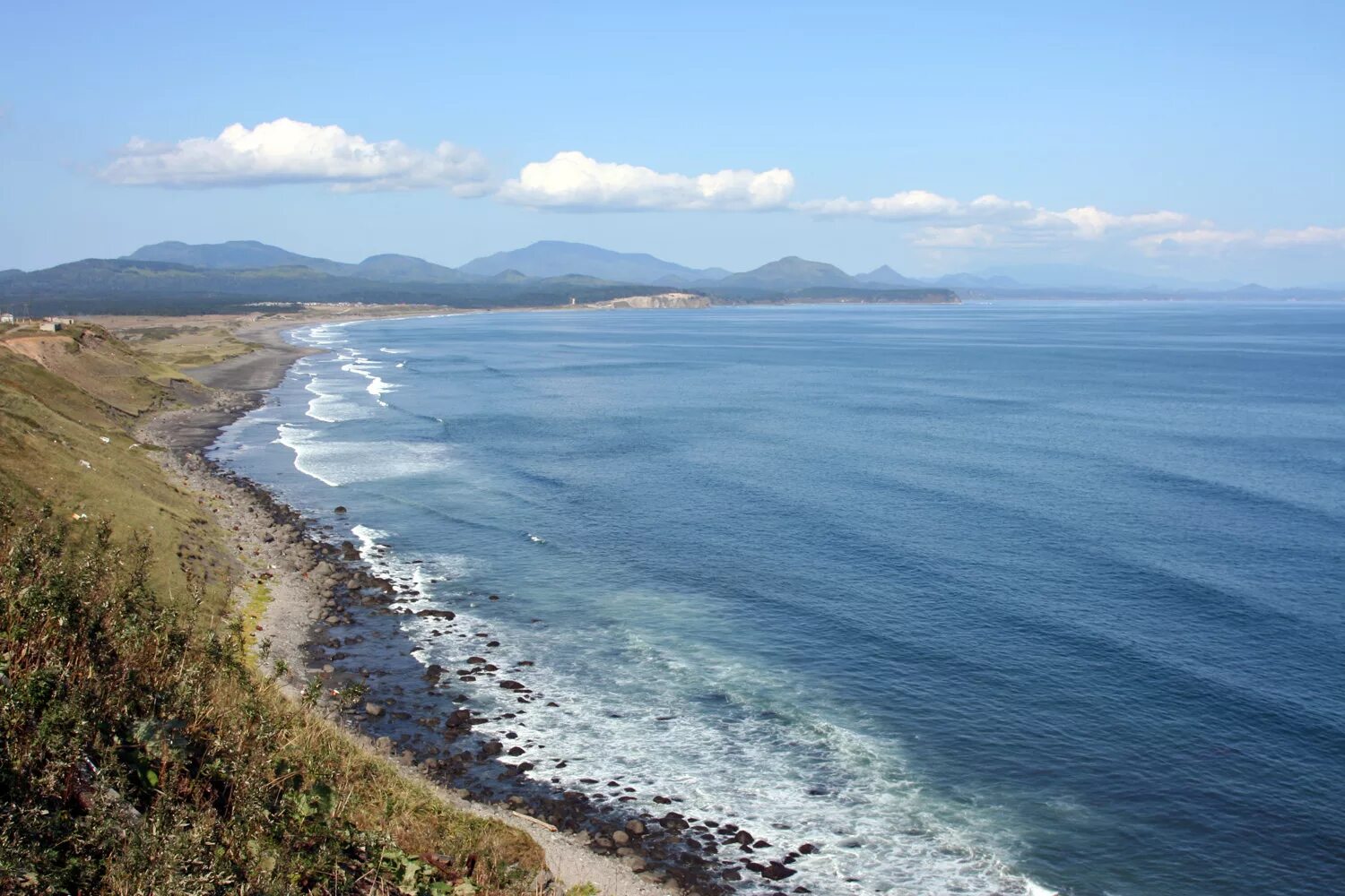 Россия южный берег. Кунашир море. Южно-Курильск море. Кунашир Южно Курильск. Южно Курильск климат.