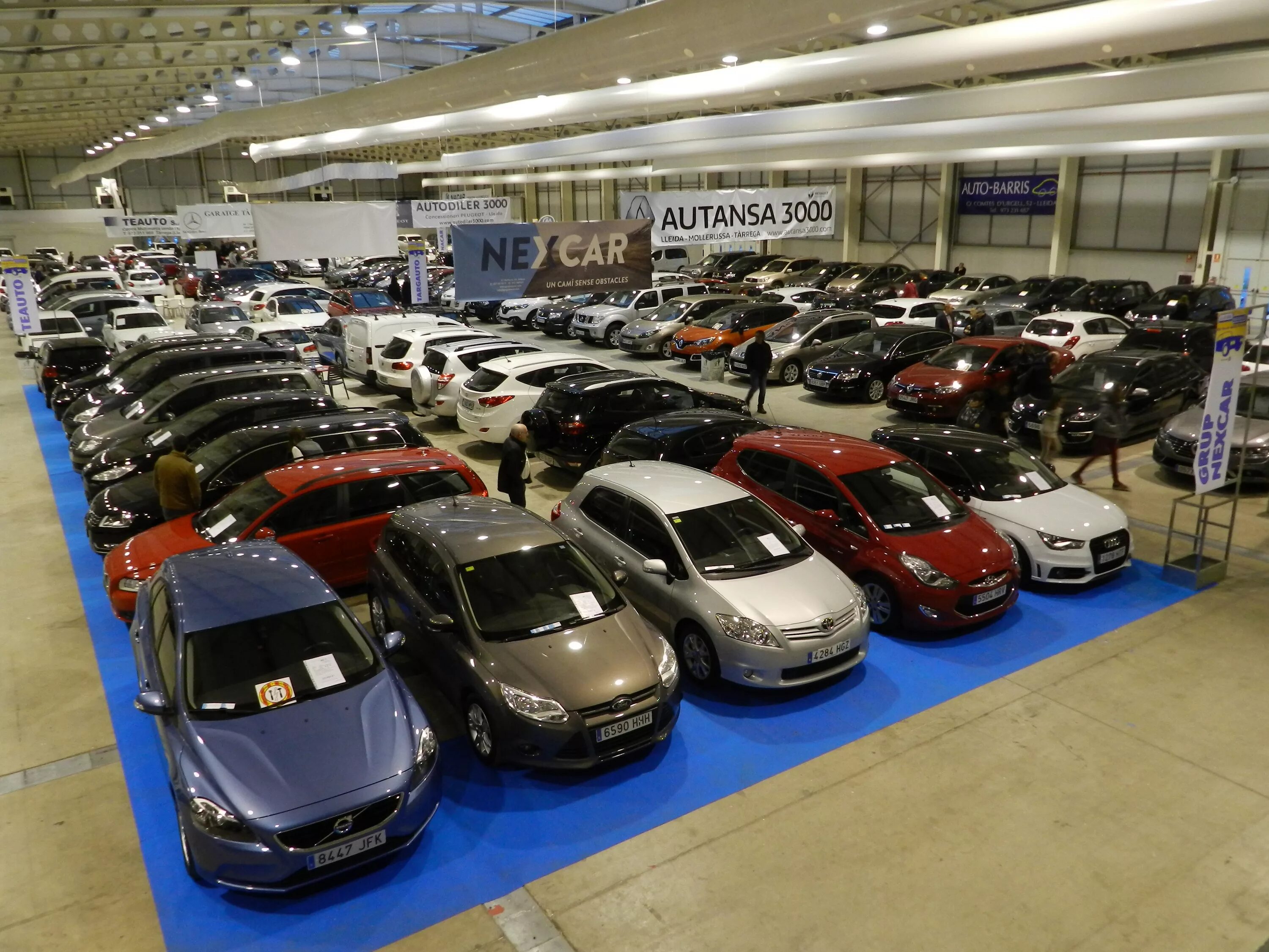 Предприниматель купил несколько подержанных автомобилей за 3500