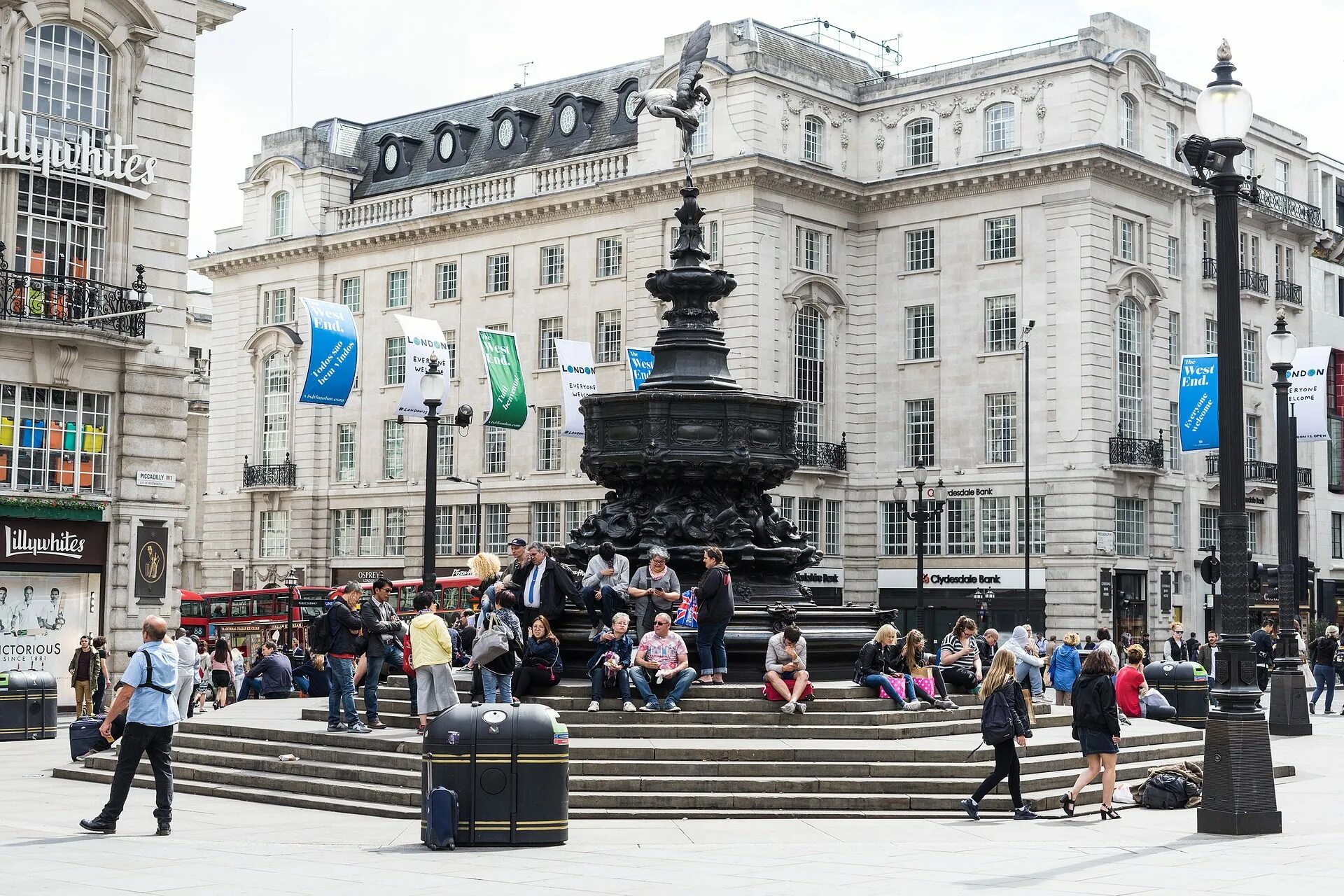 Какой центр лондона. Площадь Пикадилли в Лондоне. Площадь Пикадилли (Piccadilly Circus). Пикадилли Серкус в Лондоне. Цирк Пикадилли в Лондоне.