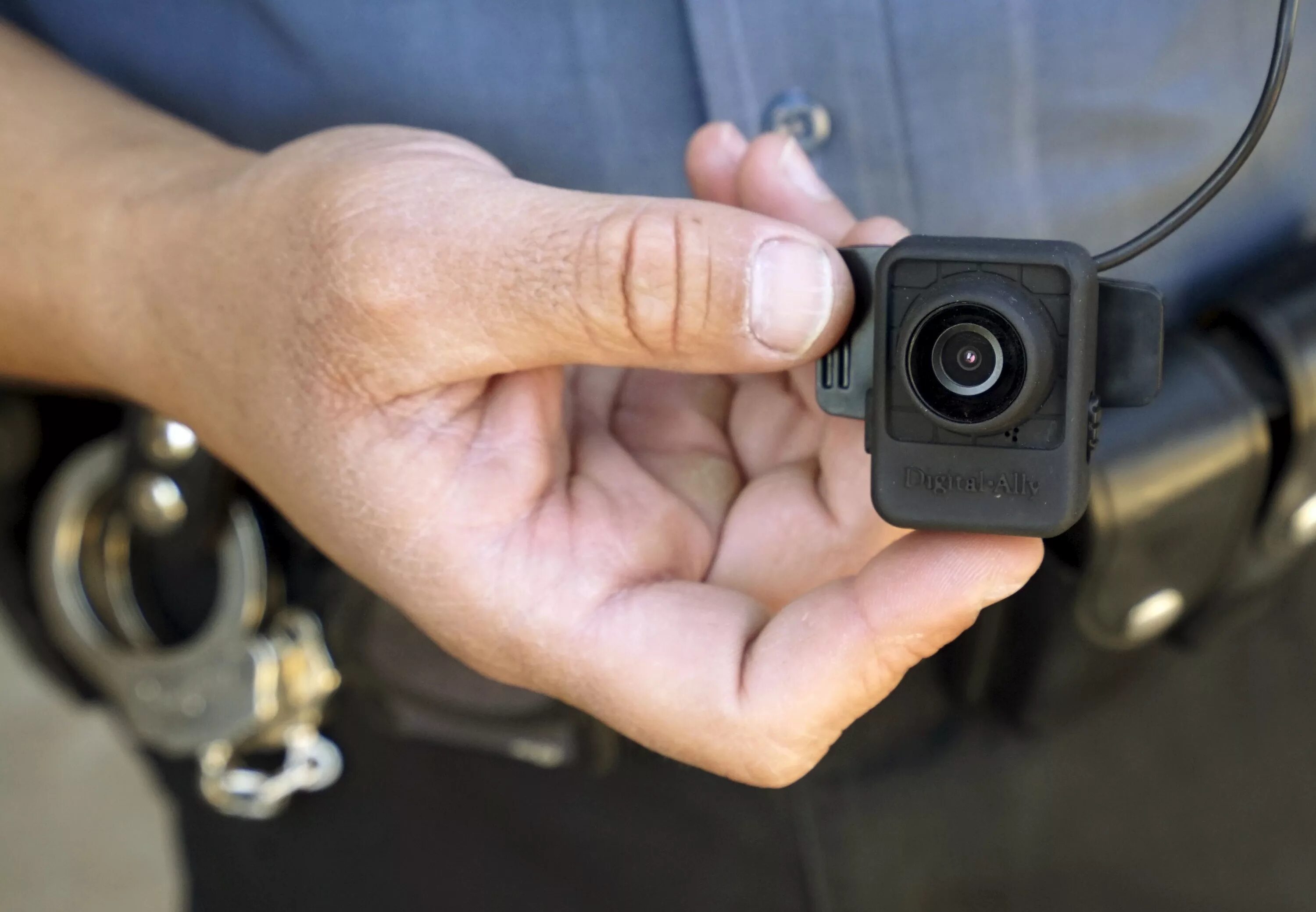 Камера тн. Police cam камера. Body worn камера. Маленькая камера. Видеокамера в полиции.