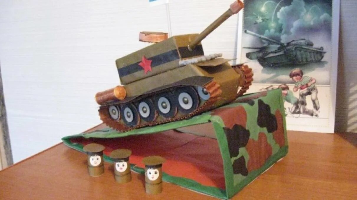 Поделка военная техника 3 класс. Танк из спичечных Коробков на 23 февраля для детей. Танк т-34 из спичечных Коробков. Поделка танк своими руками. Макет танка для детского сада.