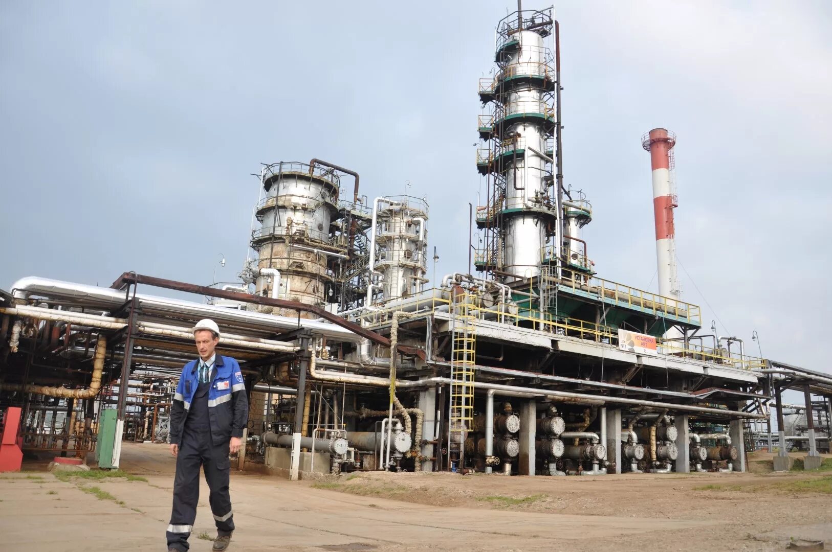 Завод янос. Ярославский нпз им менделеева. нефтеперерабатывающий завод ярославль. завод нпз ярославль. завод славнефть янос.