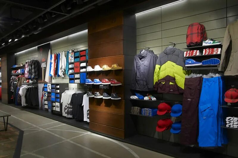 Nike Magazin Turkiya. Nike Store London. Магазин спортивной одежды. Интерьер спортивного магазина.