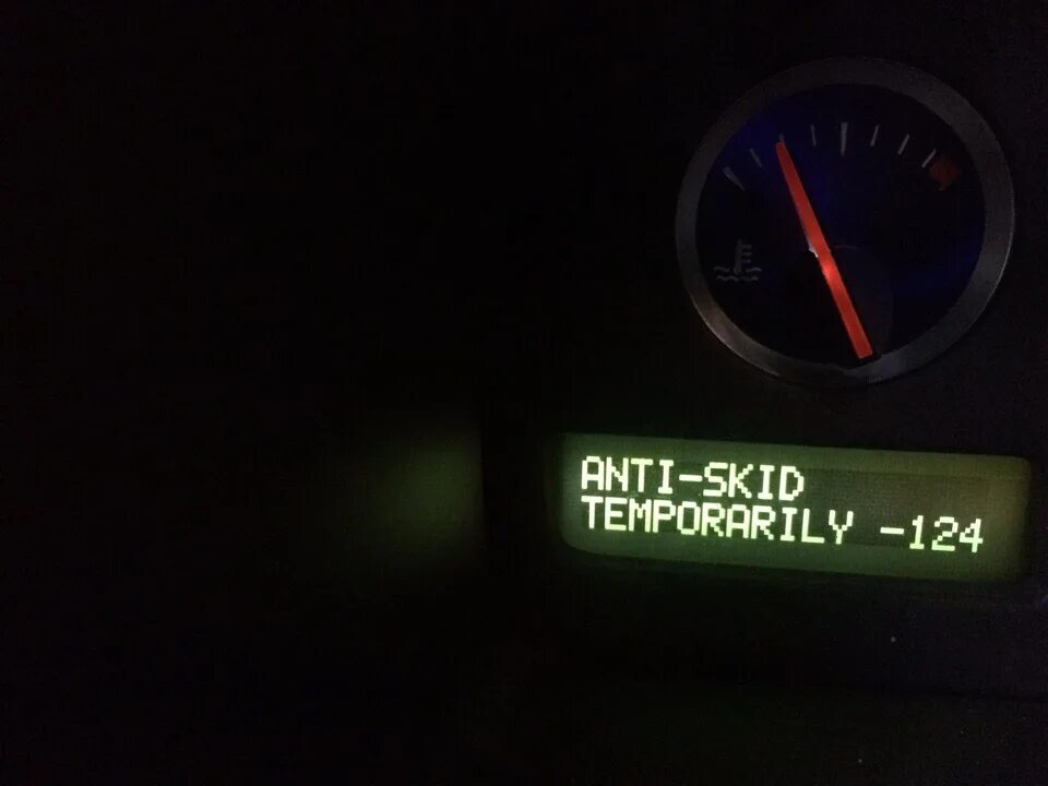 Анти ошибка. Anti skid temporarily 124 на вольво хс90. anti skid temporarily 124. ошибка анти скид вольво хс90. volvo anti skid service required.