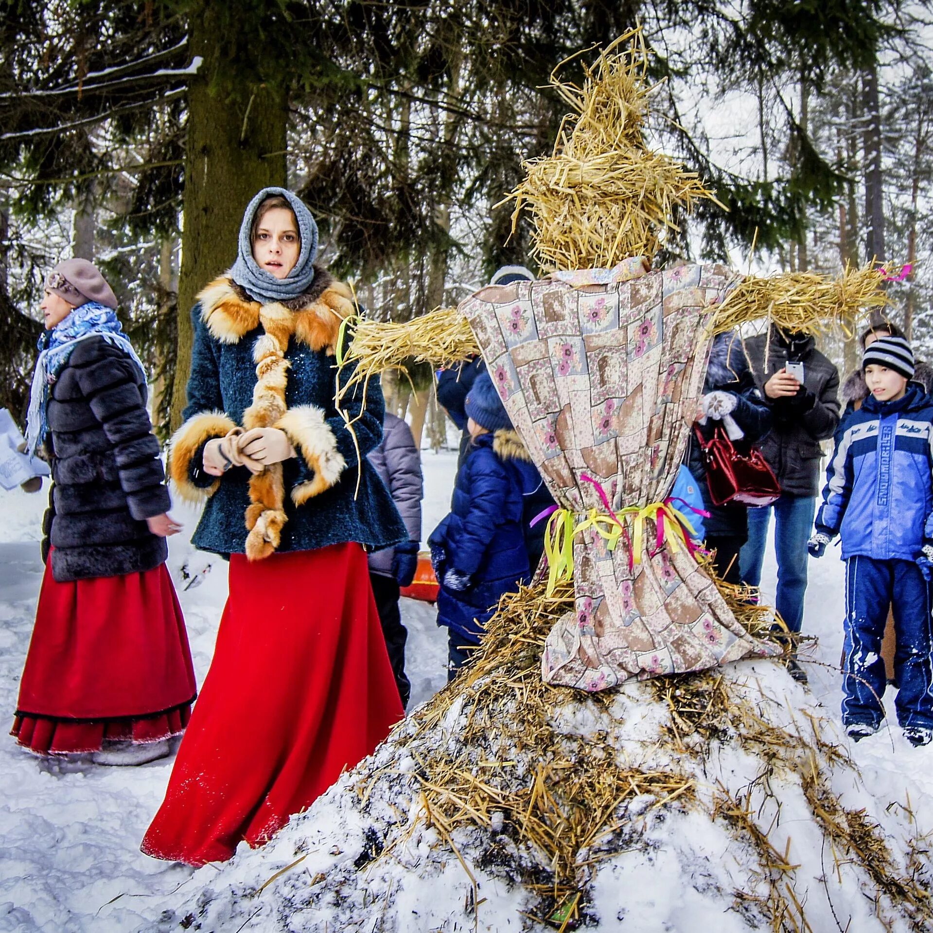 Кто отмечает масленицу. Усадьба Приютино Масленица. Народные гуляния на Масленицу. Декорации на Масленицу. Масленица хоровод.