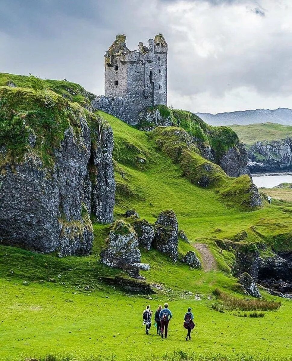 Scotland is beautiful. Кирримьюр Шотландия. Замок Эйлен-Донан Шотландия. Замок Эмброуз Шотландия. Замок Касл Ирландия.