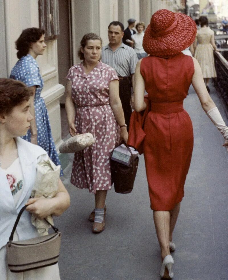 Показ Кристиан диор 1959 в Москве. Диор в Москве 1959. Модели Диора в Москве 1959. Кристиан диор в СССР 1959 год.