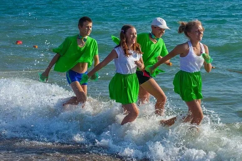 Лагерь гудвин чехов. Отдых дети 11. Отдых дети 11. Детский лагерь на море. Лагерь отдыха детей бригантина крым.