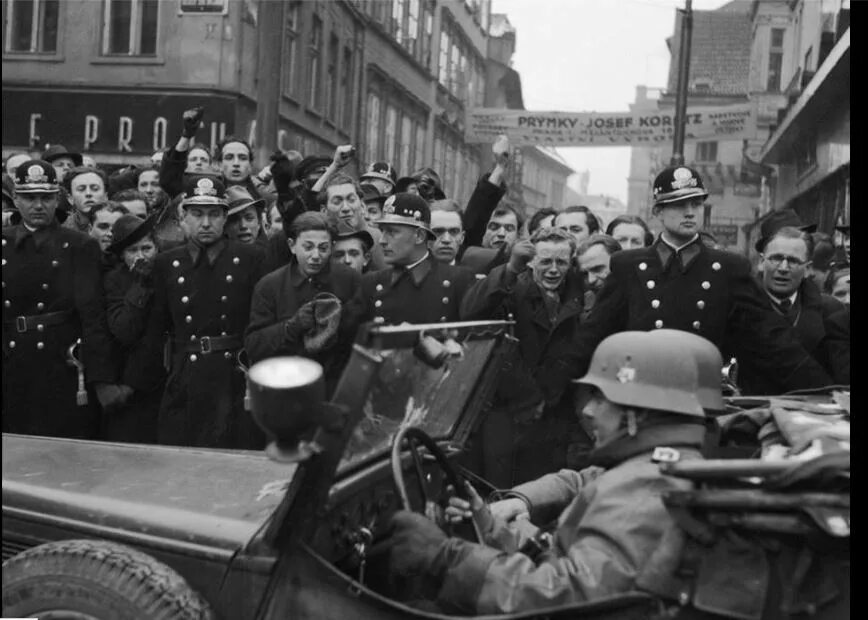 Германская оккупация Чехии 1939. Немцы в Праге 1939.