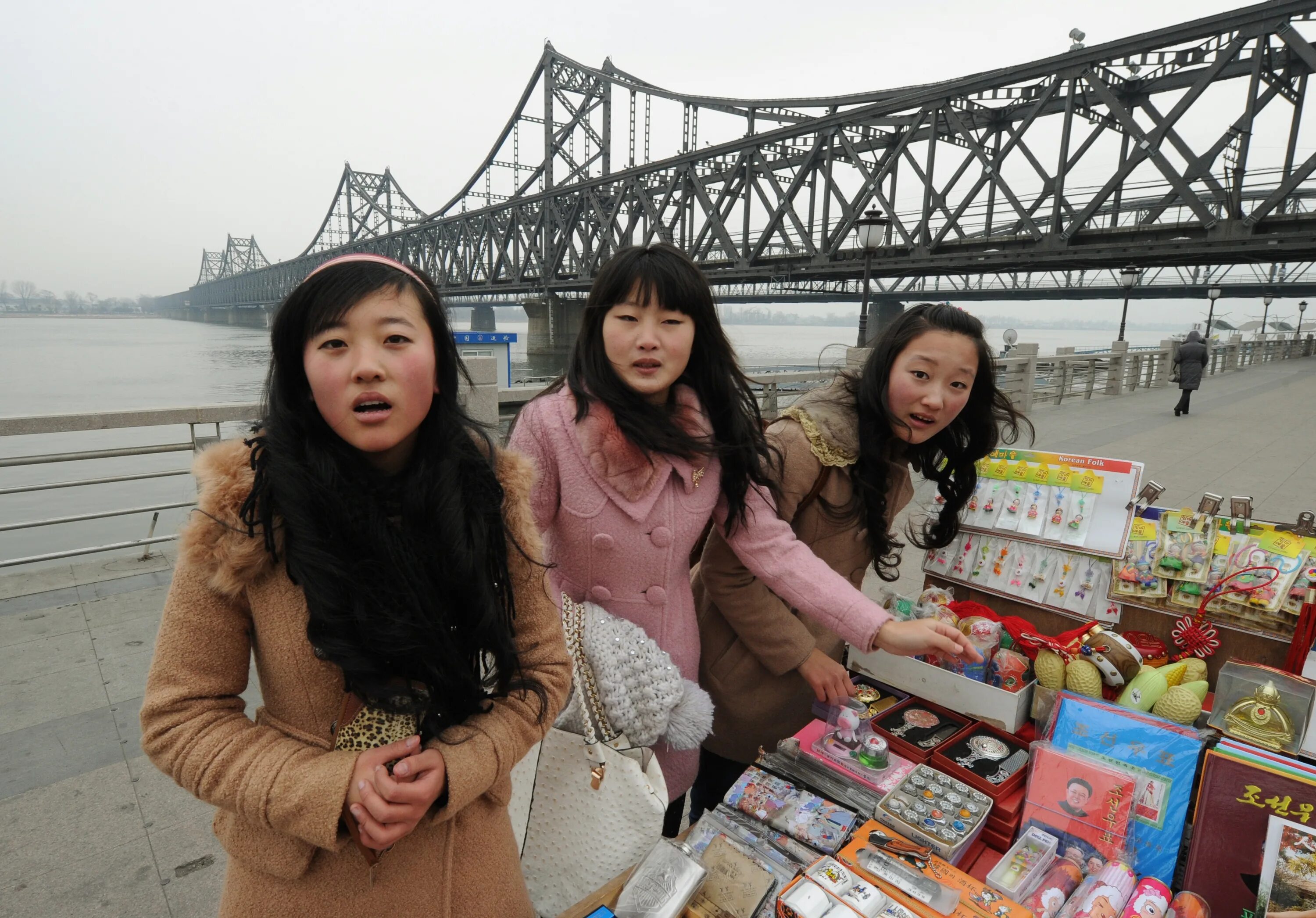 Можно ли поехать в корею. Южная Корея туризм. Северная Корея. Жители Северной Кореи. Южная Корея люди.