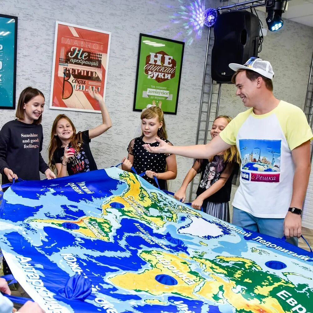 Детская программа клоуны. Аниматоры орел. Аниматоры орел. Реквизит для пиратской вечеринки аниматор. Аниматор пират.