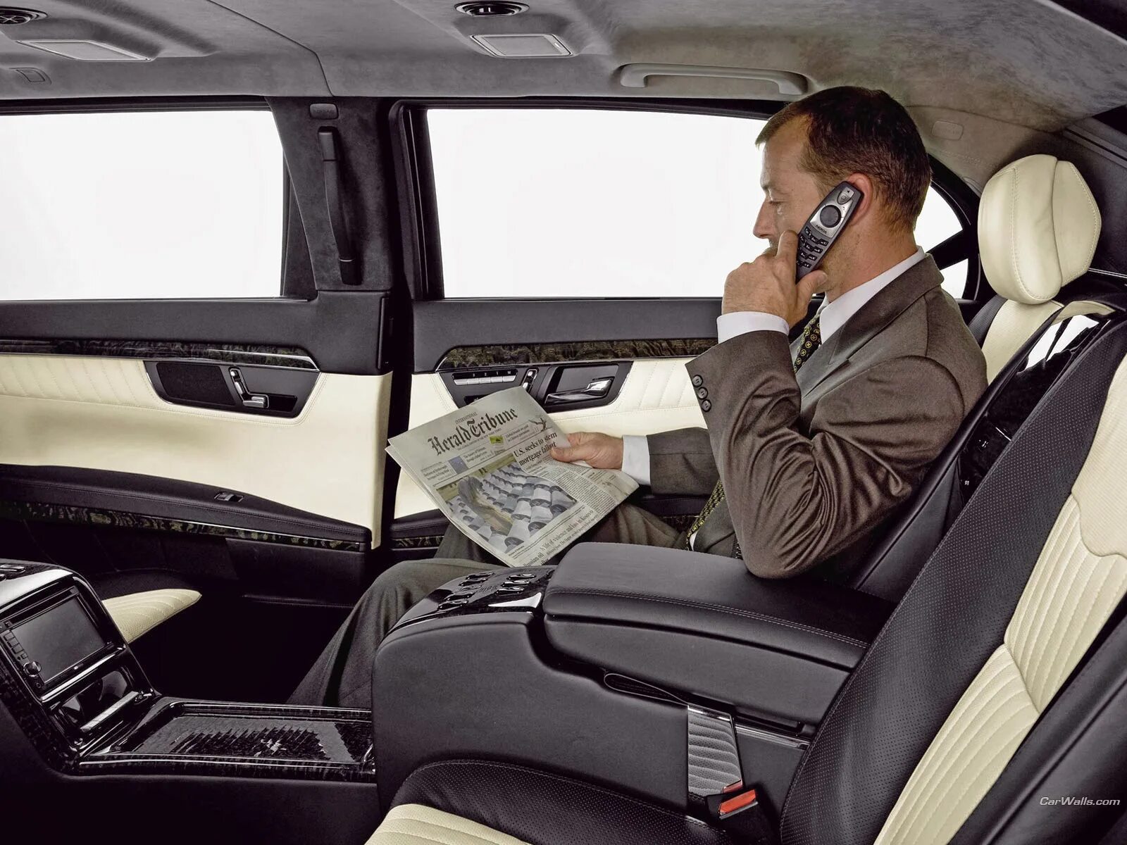 Успешный мужчина. Бизнесмен в машине. Авто бизнесмены. Успешный мужчина за рулем. Мужчина бизнесмен.