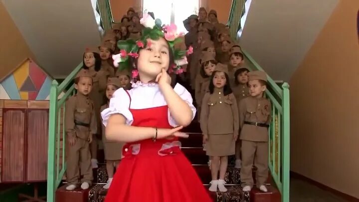 Песня смуглянка поют дети. Смуглянка детский сад. Смуглянка дети Таджикистана. Дети поют Смуглянку в детском саду таджикские. Смуглянка дети таджикски.