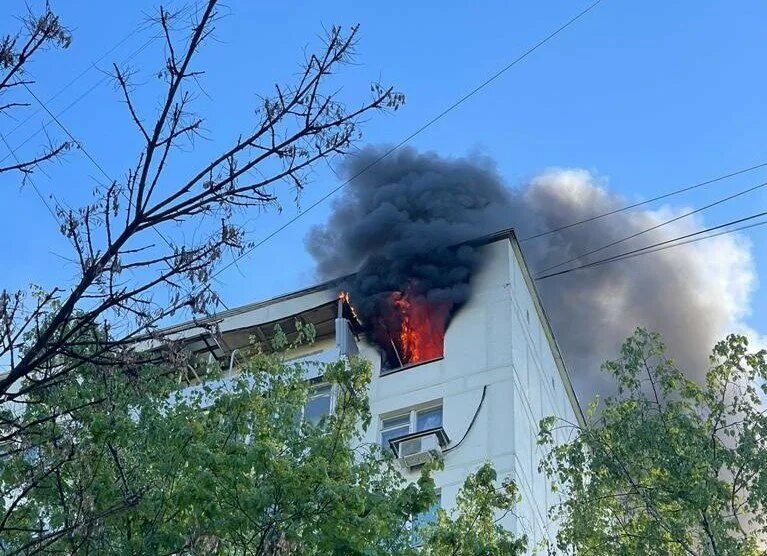 Этажи сгорел. Пожар в Бабушкинском районе. Пожар на Бабушкинской сейчас. Пожар на Верхоянской ул..