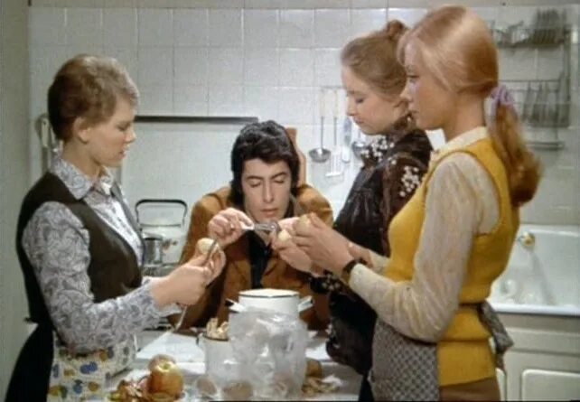 Фильм дом его матери 1974. Лариса удовиченко в фильме дочки матери. Мама 1974. Дочки-матери фильм 1974. Мама 1974.