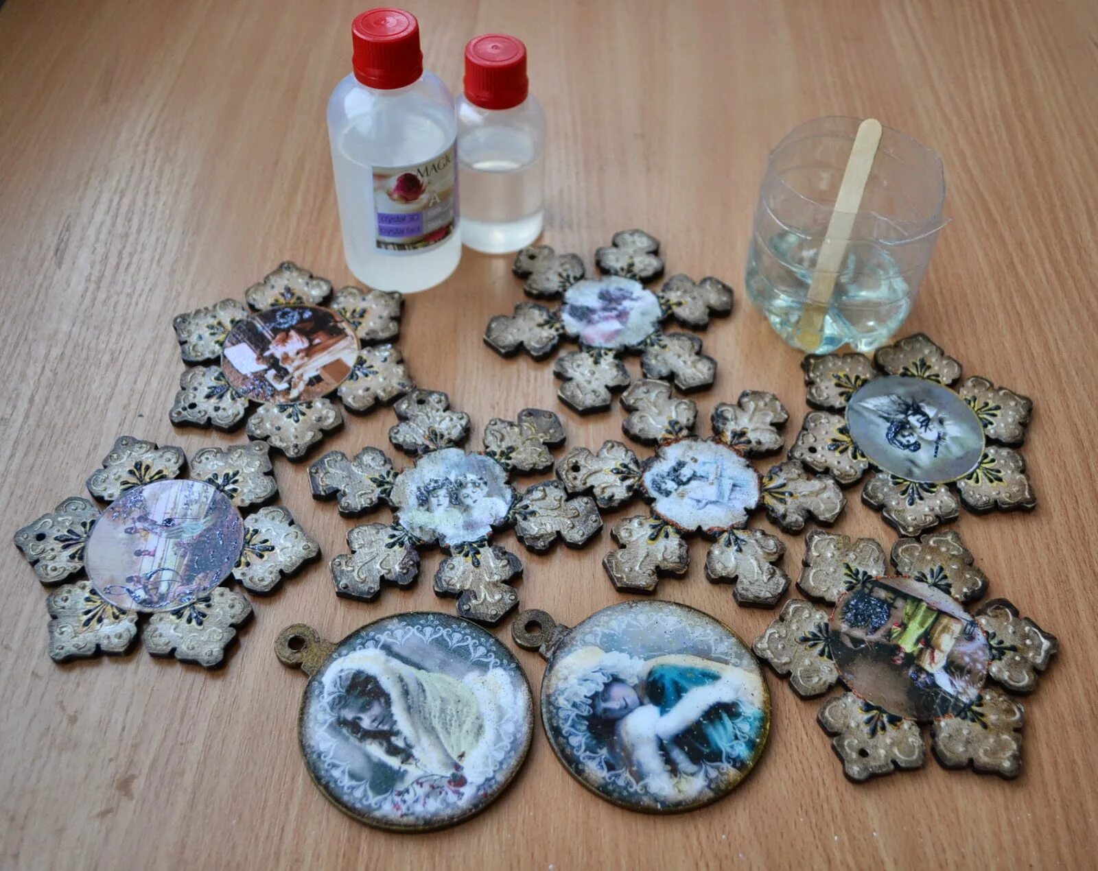 новогодние игрушки из эпоксидной смолы. эпоксидная смола елочные игрушки. новогодний набор из эпоксидной смолы. елочные игрушки из эпоксидной смолы. эпоксидная смола елочные игрушки.