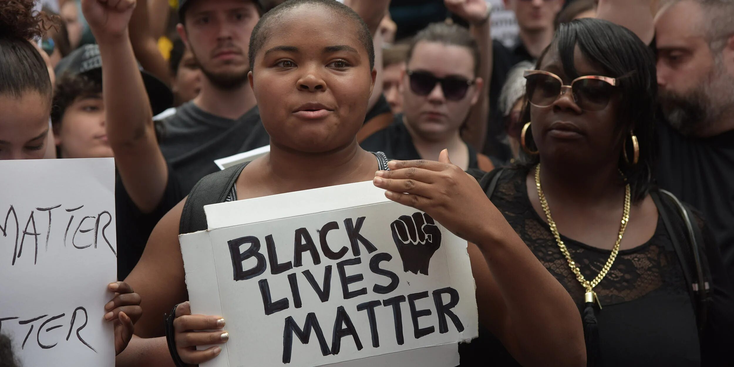 Hundreds of people. Austria border control migrants. Several hundreds. Google человек. Альтернативные правые в сша.