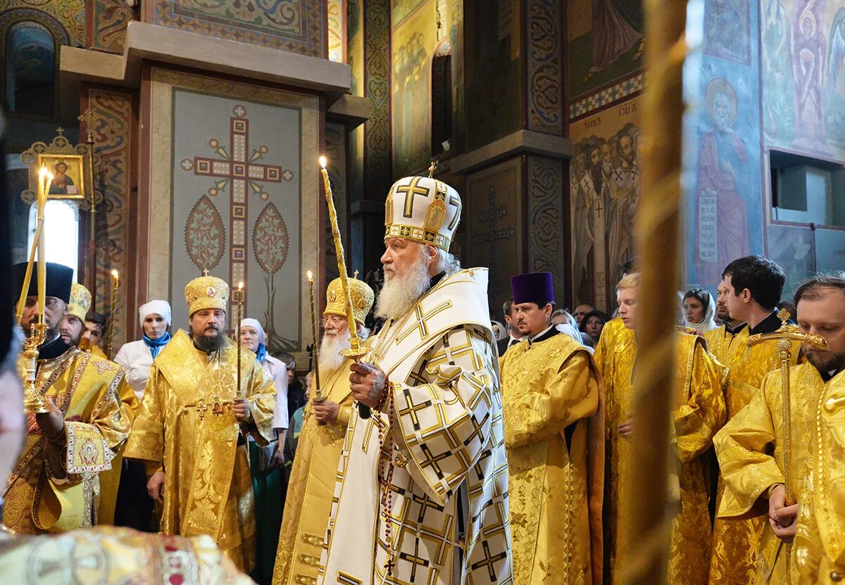 софийский собор служба рождества христова. служба в софийском соборе самара. богослужение в софийском соборе в пушкине. богослужение в софийском соборе в пушкине. архиерейский трон софийский собор.