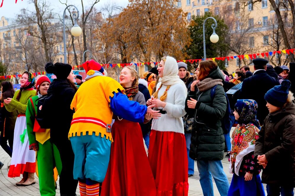 Какие песни поют на масленицу. Что поют на Масленицу. Масленица дети поют. Встречайте праздник песнями Масленицу. Масленичные песни фото.