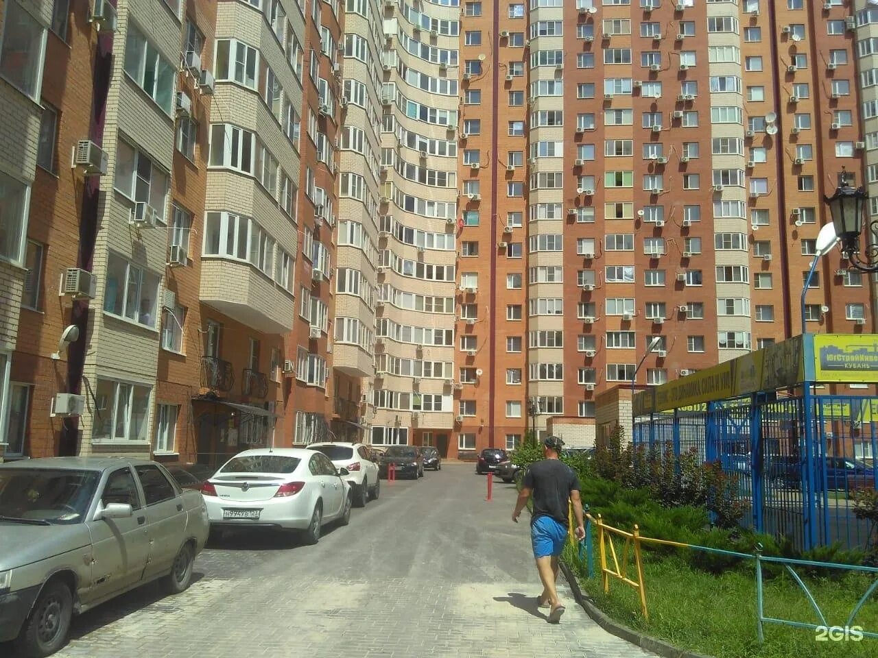 Наши квартиры находятся в ЖК "Панорама" Это самый ближайший ЖК к парку Краснодар