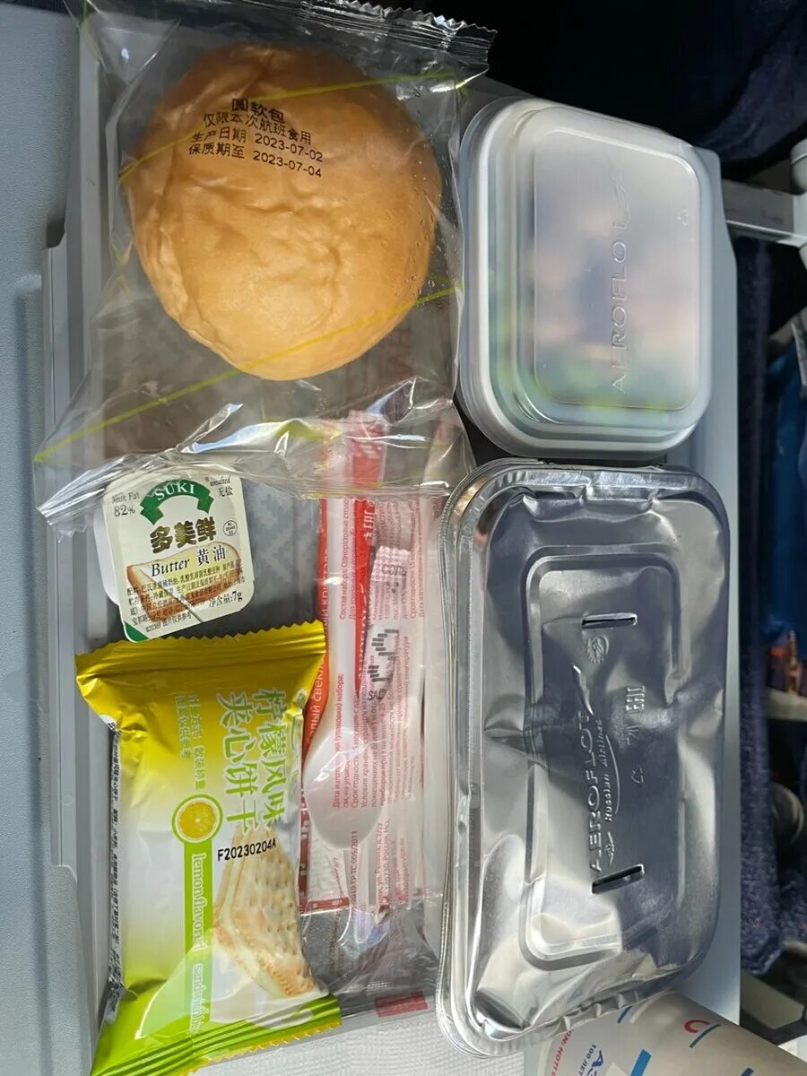 Билеты москва гуанчжоу. Перелет гуанчжоу. Самолет в аэропорту шанхай. Аэропорт гуанчжоу china southern airlines. Самолет китай.