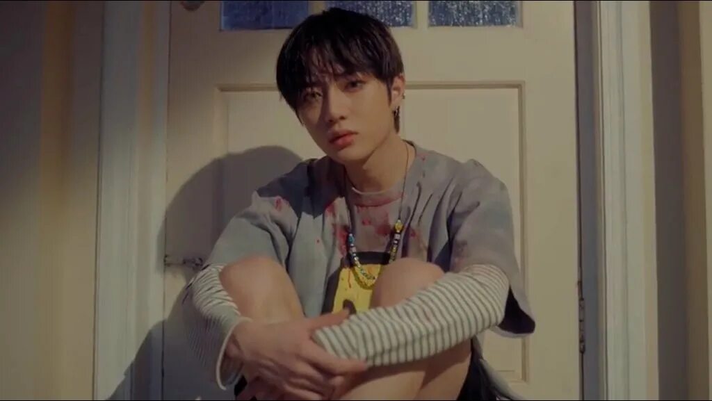 Txt i see you. Cant you see me txt обложка. Txt cant you see me. Тхт группа субин. Ёнджун can't you see me.