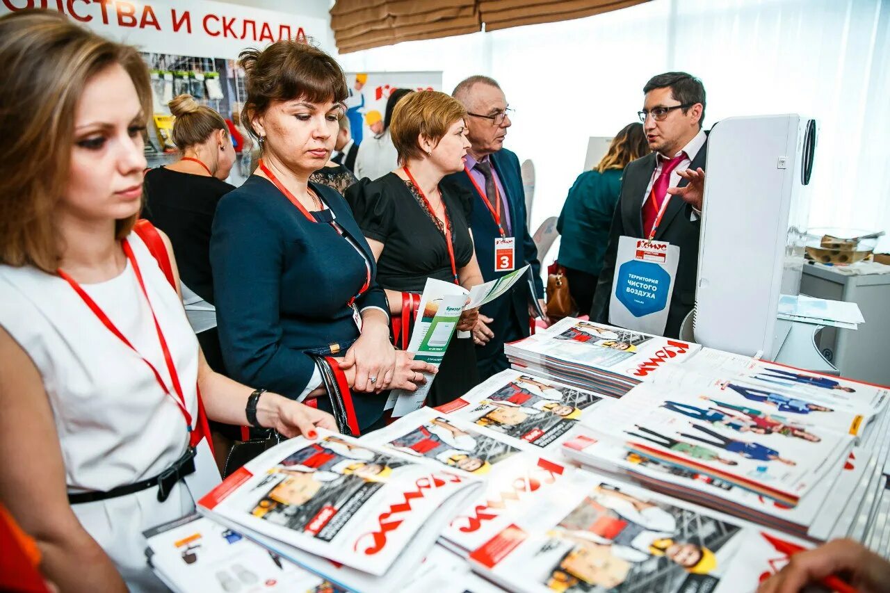 компания 1 1 отзывы сотрудников. компания 1 1 отзывы сотрудников. коллектив. фикс прайс форма сотрудников. европейцы работники.