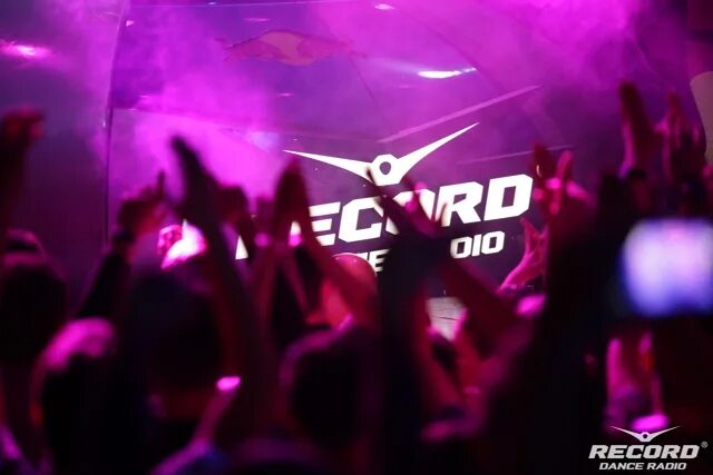 Радио рекорд 9. Radio record фон. радио рекорд бишкек. радио рекорд фон рабочего стола. open air бишкек.