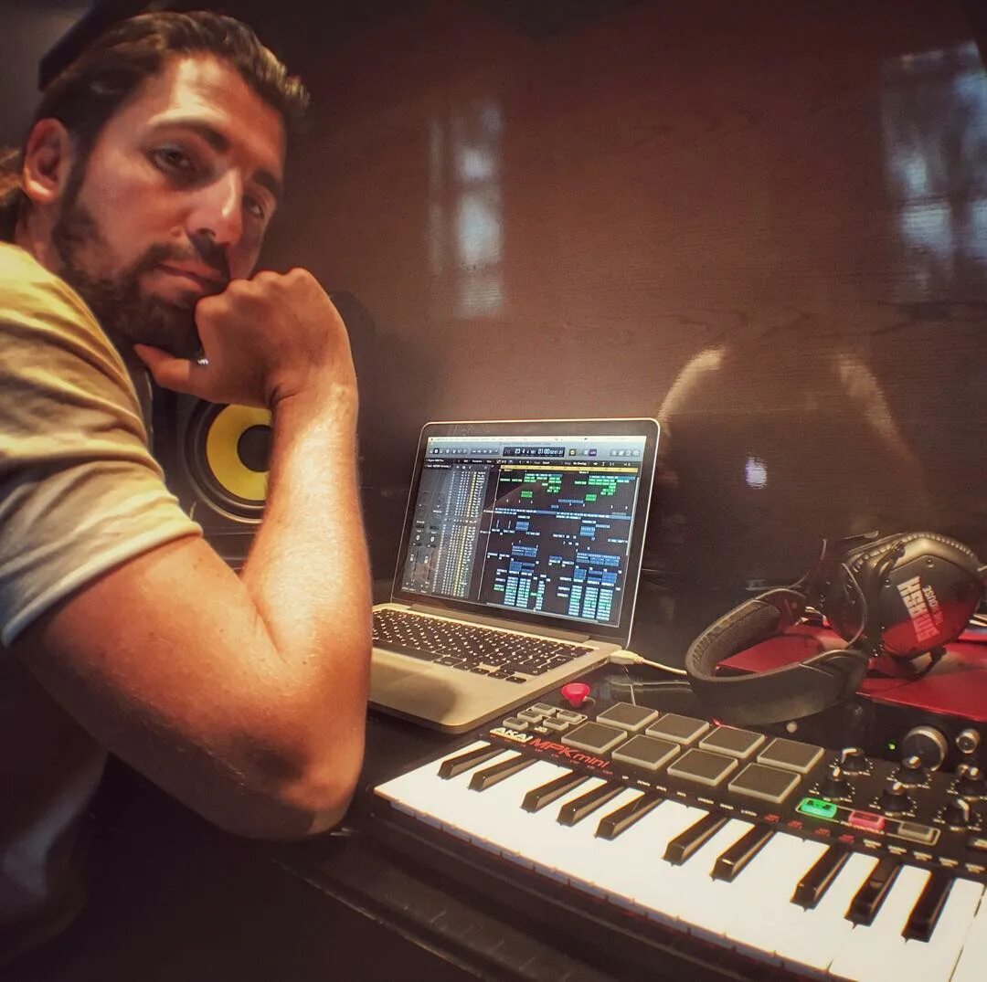 Mike dean. Mike studio. Майк шинода. Mike dean musician. Mike studio.