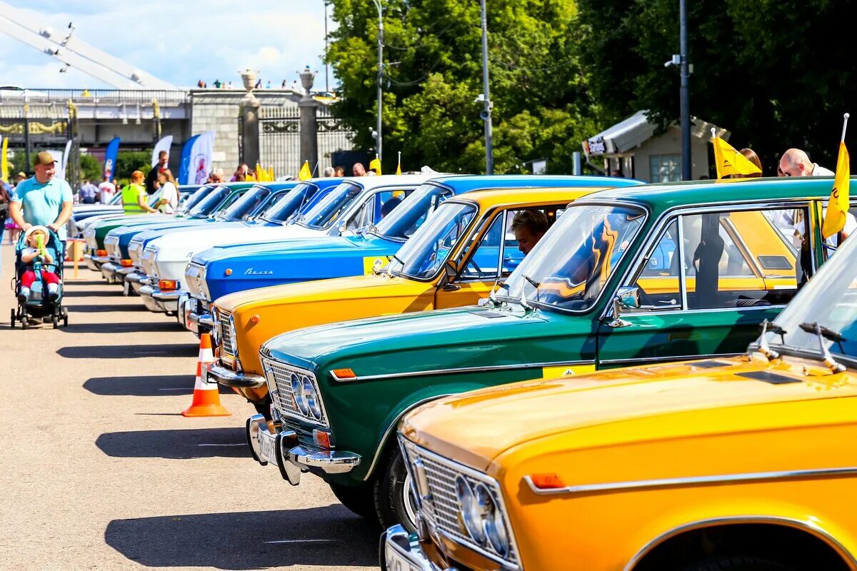 Раллийный ягуар. Ретро ралли. Ретро ралли 2024 москва. Американские ретро ралли. Ретро ралли москва август 2023.